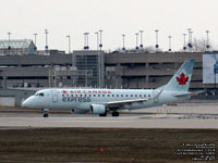 Air Canada Express - Sky Regional - Embraer ERJ-175SU - C-FUJE - FIN 389 (Ex-Air Canada Jazz)